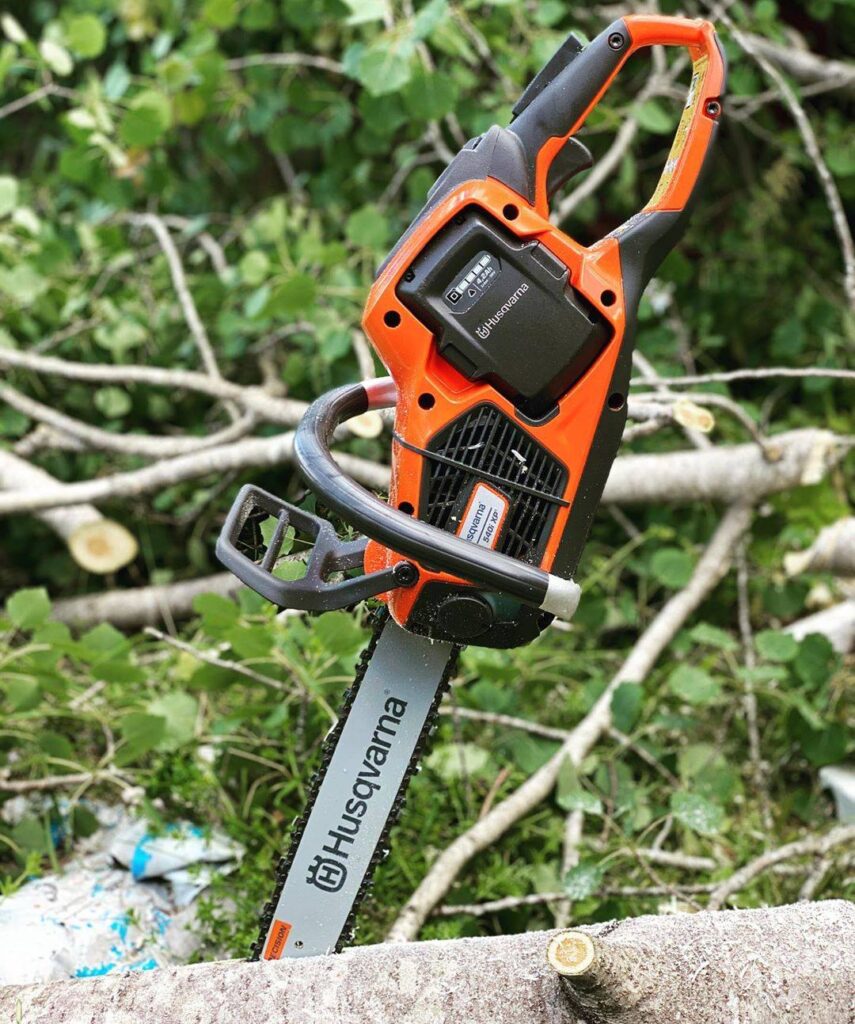 The Husqvarna 540i battery chainsaw